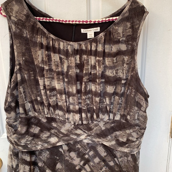 Sleeveless Sheer Fabric Dress - Picture 2 of 4